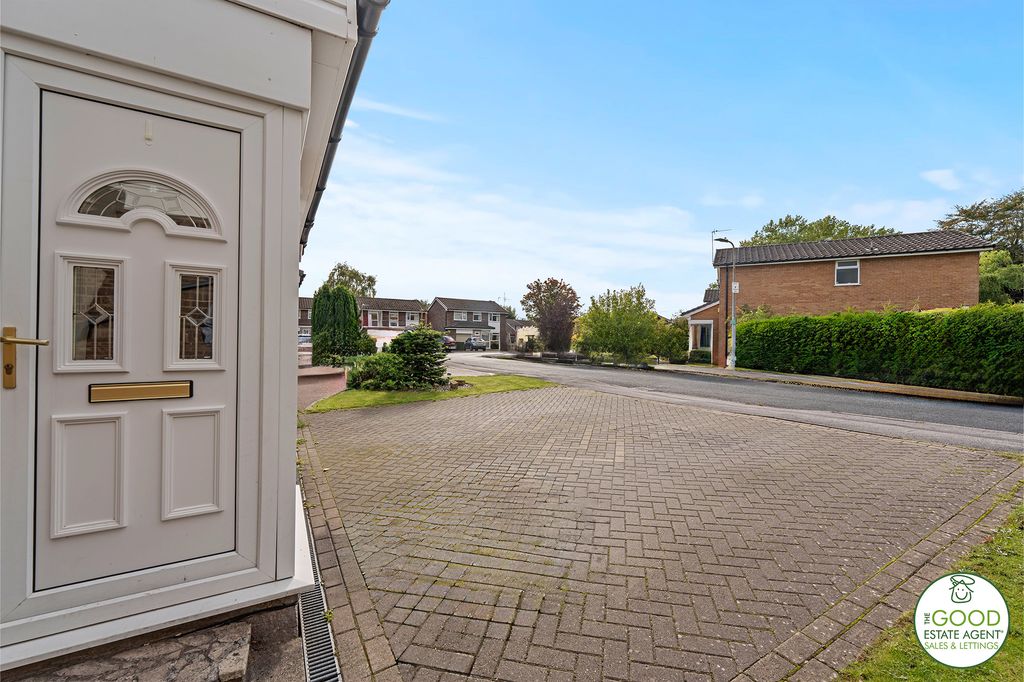 Property photo 2 of 27