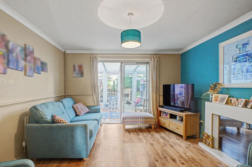 Property photo 3 of 11