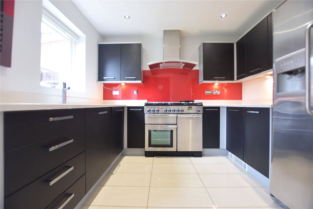 Property photo 2 of 12 Kitchen