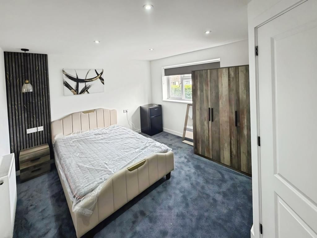 Property photo 1 of 8 Bedroom