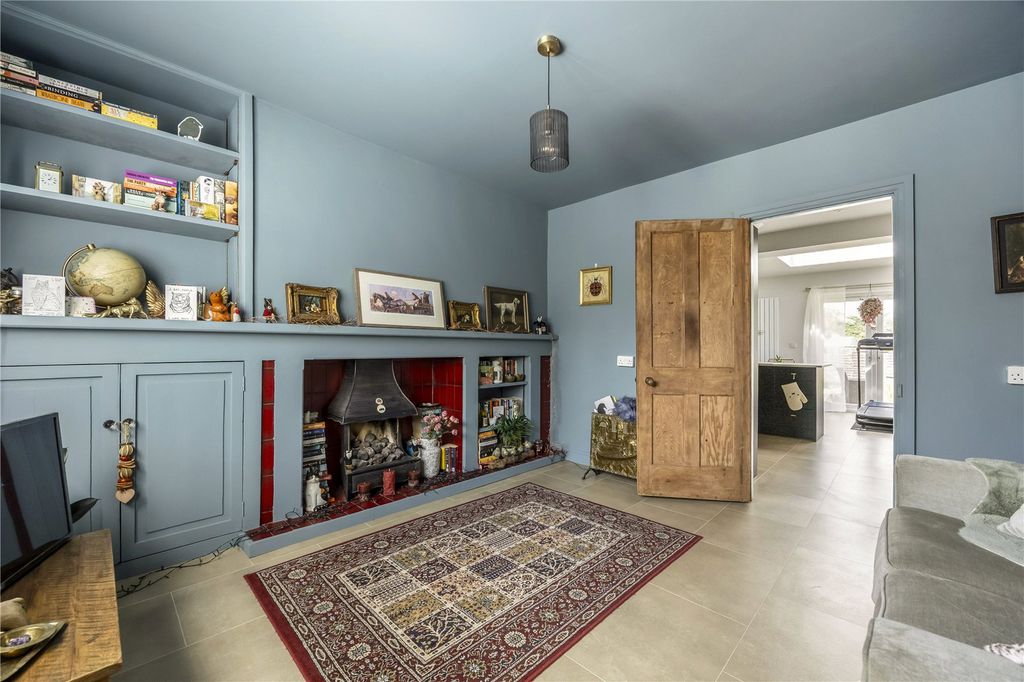2 bed semi-detached house for saleColletts Fields, Broadway, Worcestershire WR12 photo 5