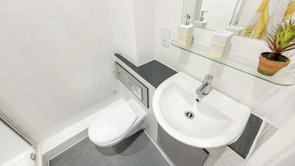 Property photo 2 of 35