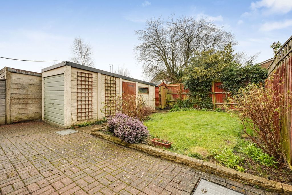 Property photo 2 of 20