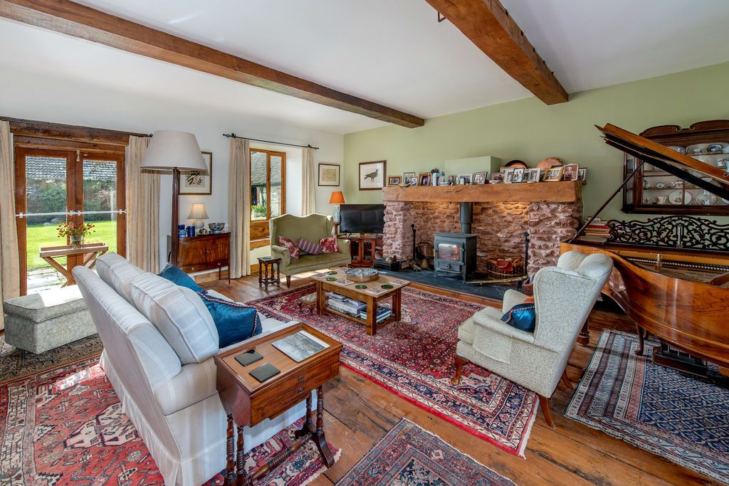 Property photo 3 of 40 Sitting Room