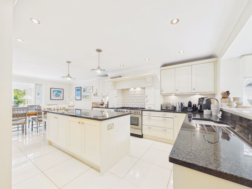Property photo 3 of 22 5104818