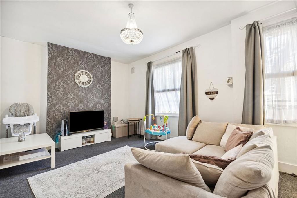 Property photo 1 of 8