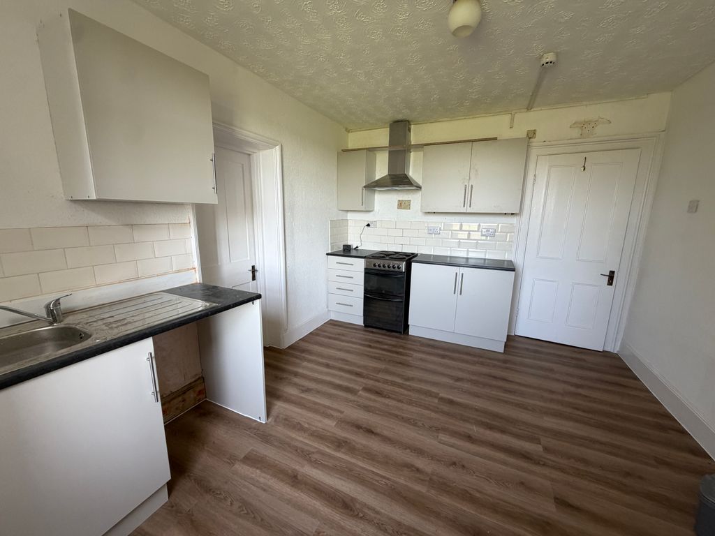 Property photo 2 of 12 Kitchen
