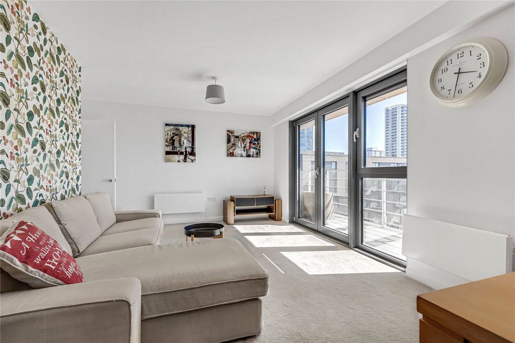 Property photo 3 of 7 Reception