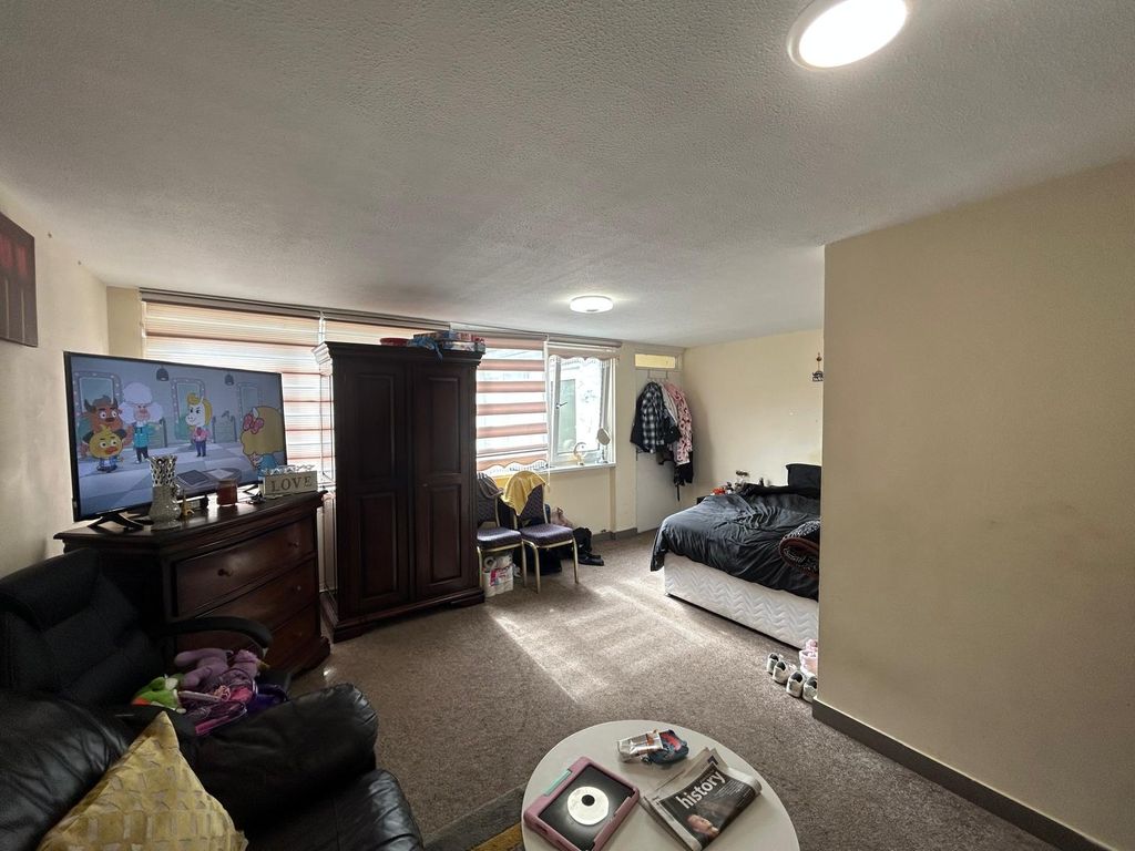 Property photo 3 of 10 Gallery