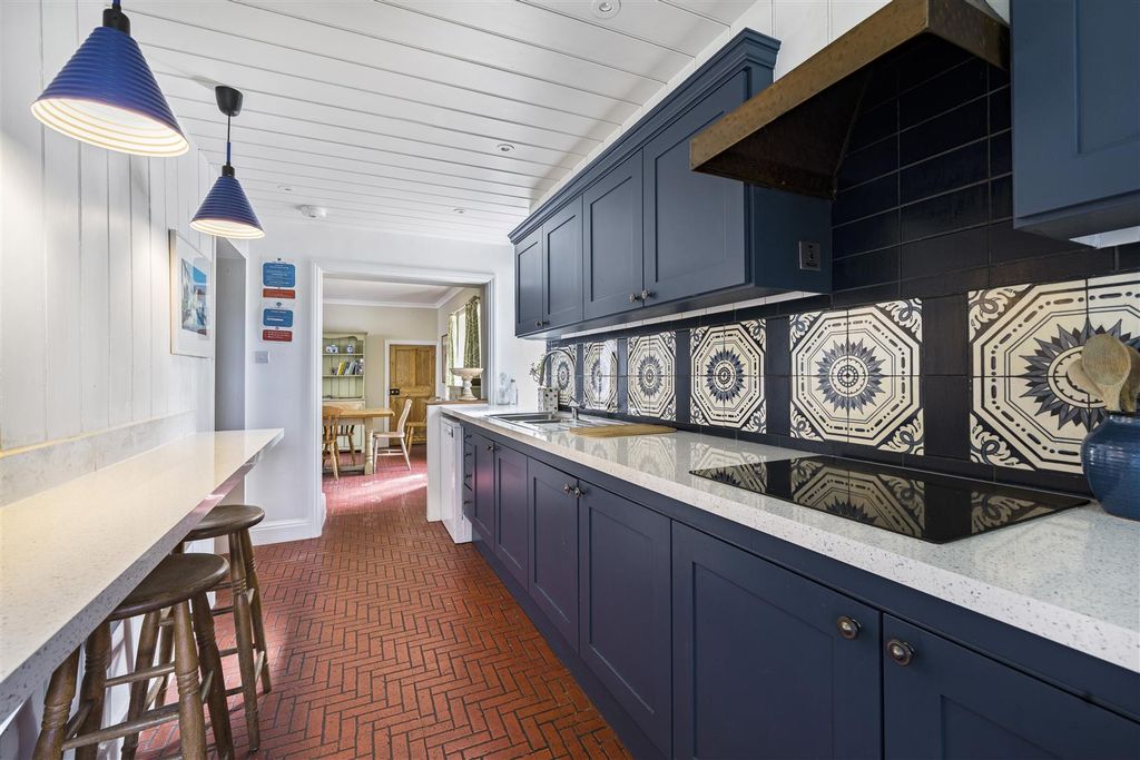 Property photo 3 of 17 Kitchen