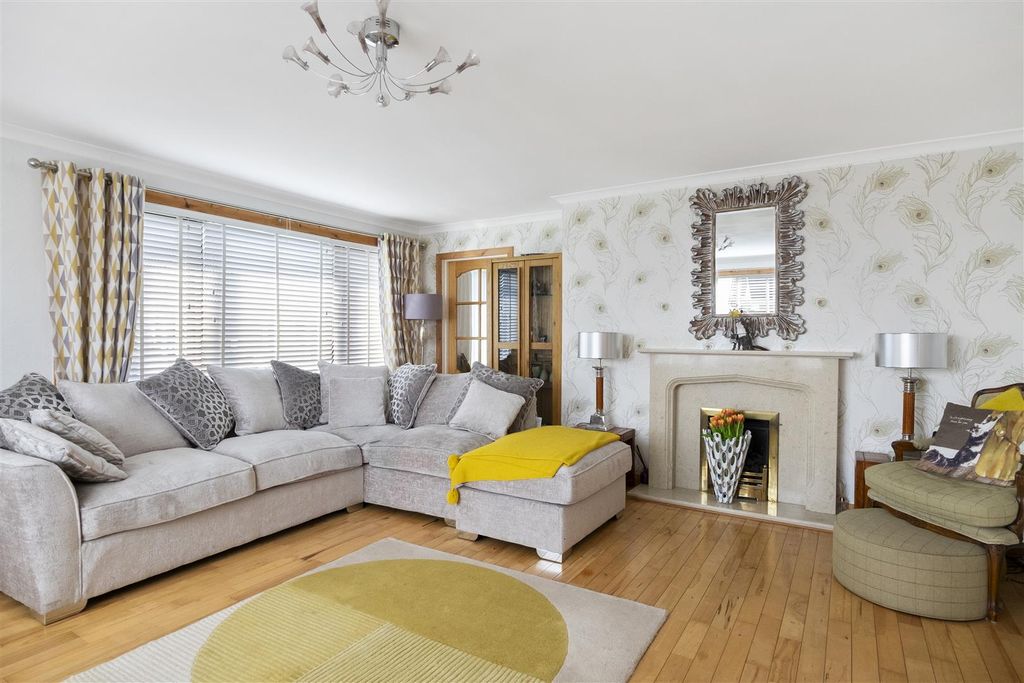 Property photo 2 of 34