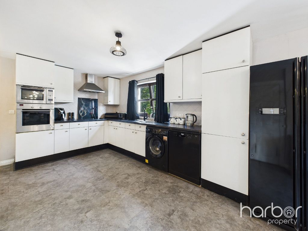 Property photo 2 of 26 4294105