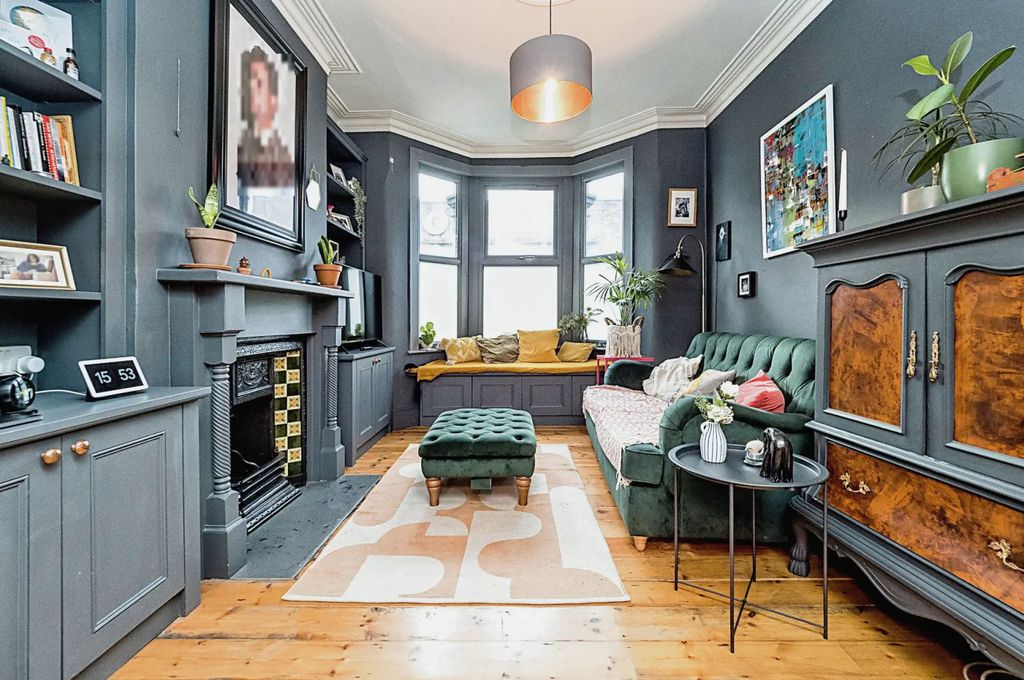 Property photo 1 of 13 Stylish 4-Bedroom Terraced House In East Ham