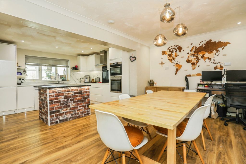 Property photo 2 of 20 Dining Area