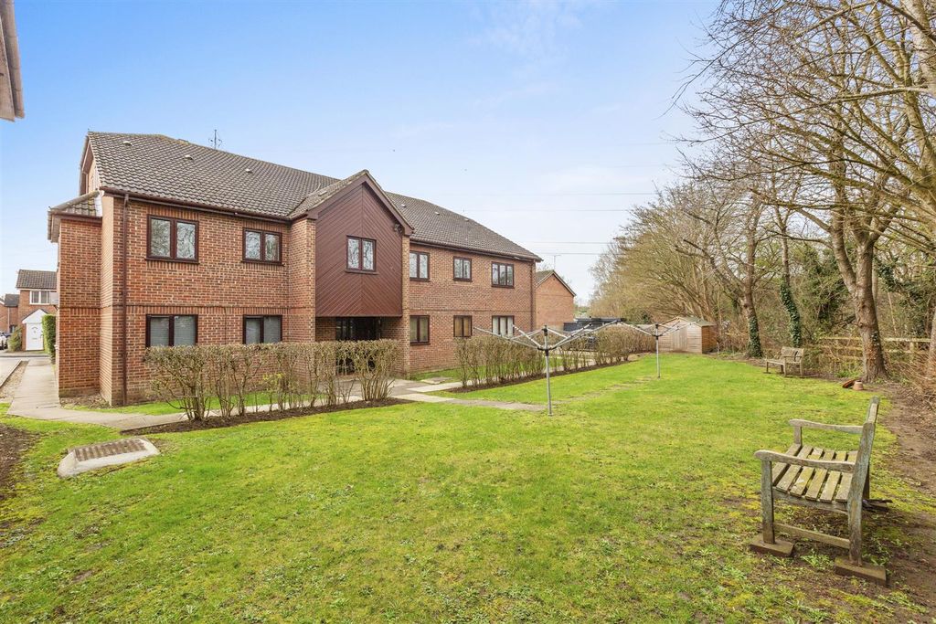 Property photo 3 of 14 49 Dormer, The Willows, Hp21 8Uy-11.Jpg