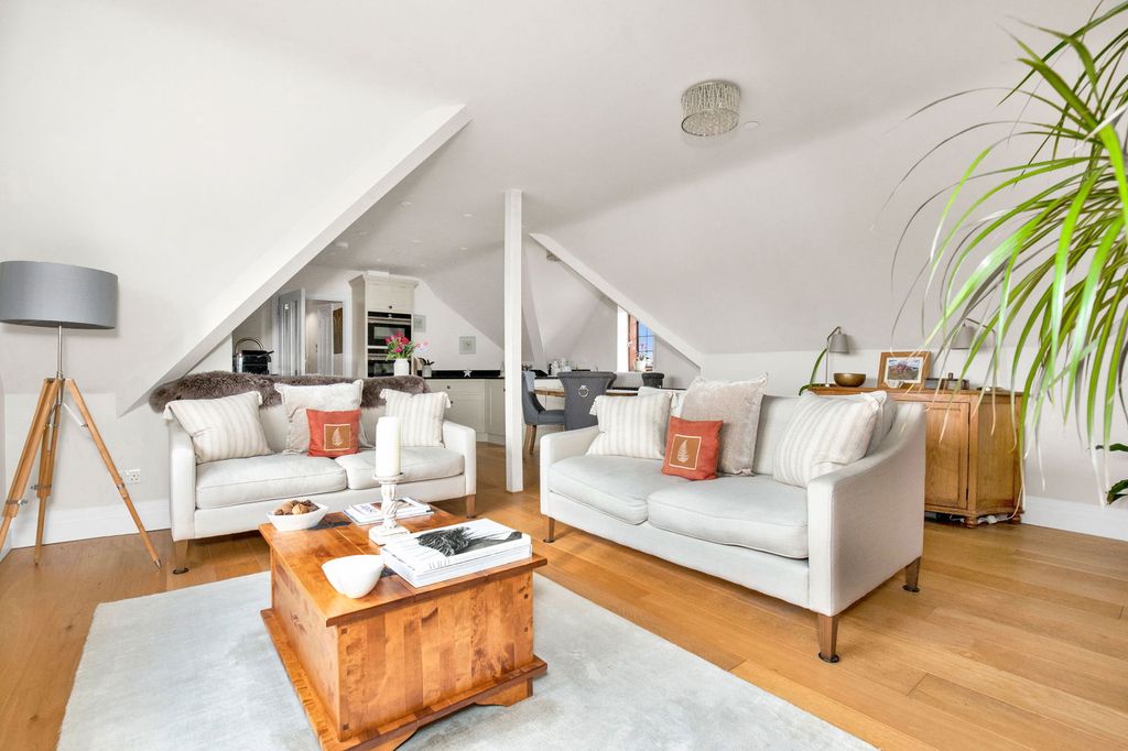 Property photo 3 of 24