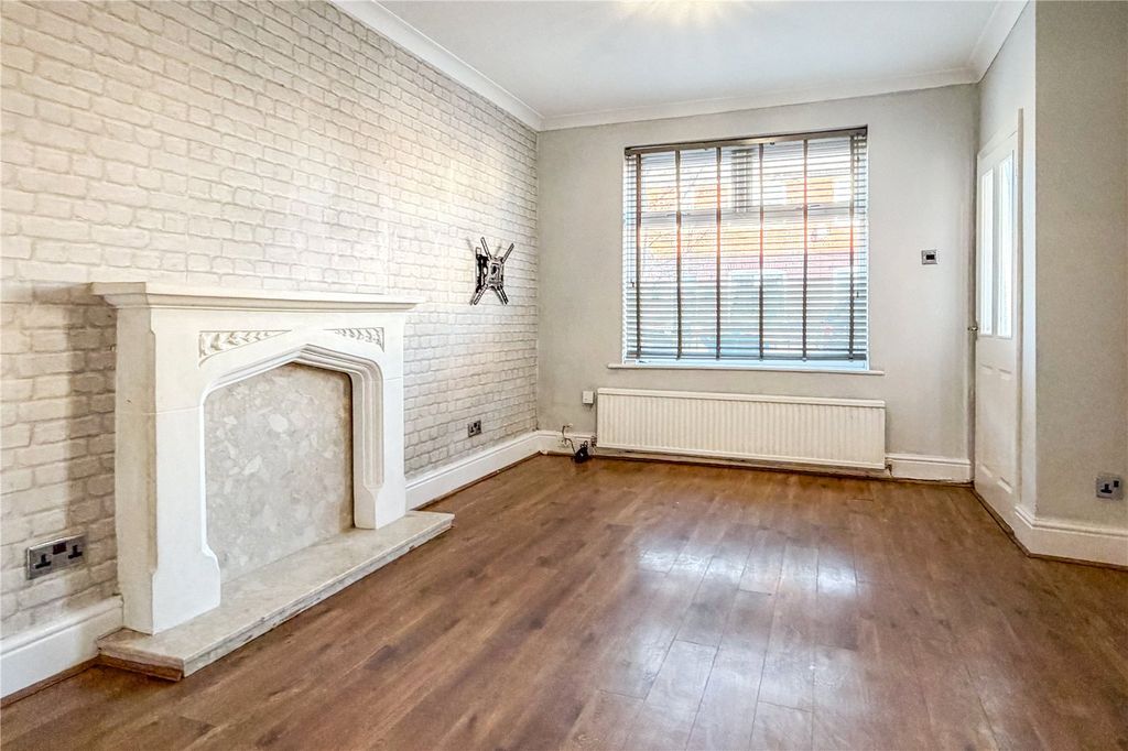 Property photo 3 of 15 Lounge