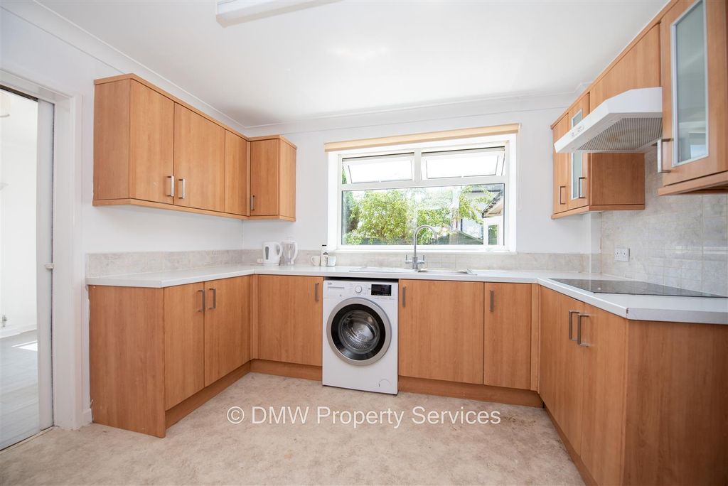 Property photo 2 of 8 Kitchen