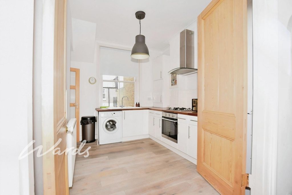 Property photo 2 of 9 Kitchen 2