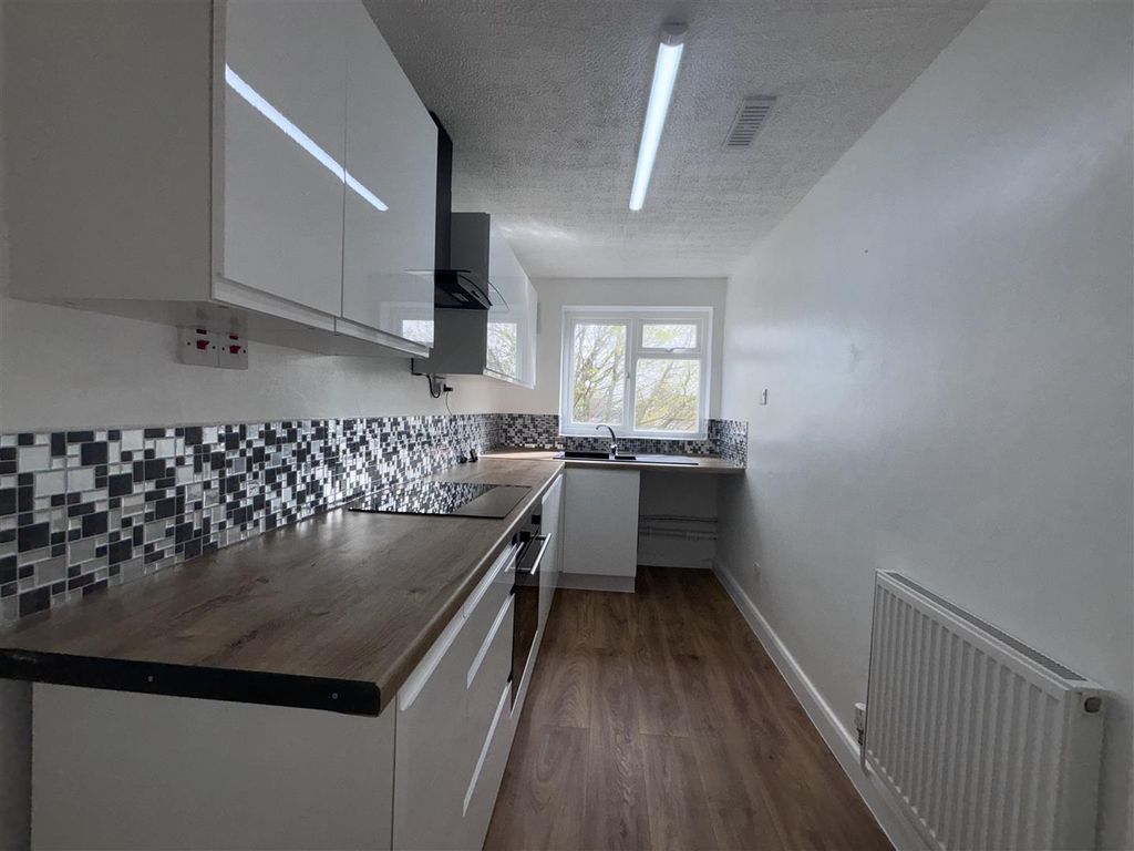 Property photo 2 of 10 Kitchen.Jpeg