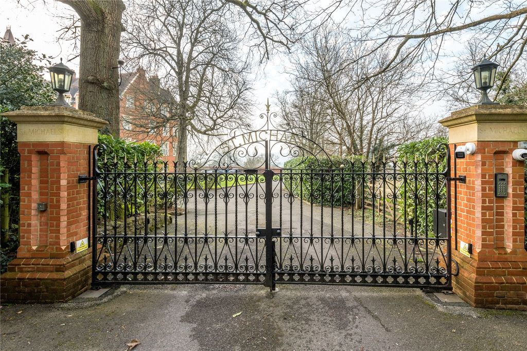 Additional image 17 of 3 bed flat for saleWolfs Row, Oxted, Surrey RH8