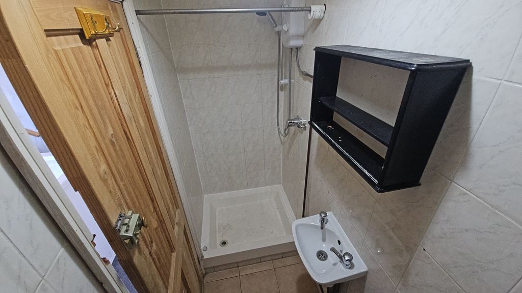 Property photo 2 of 12 Shower