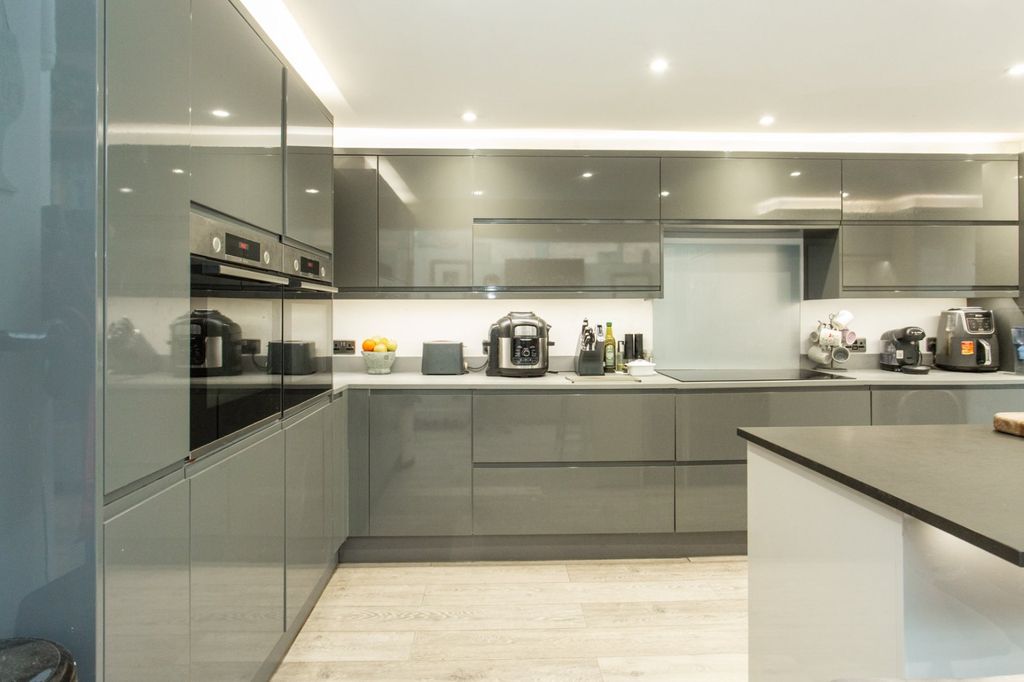 Property photo 2 of 16 Picture 2