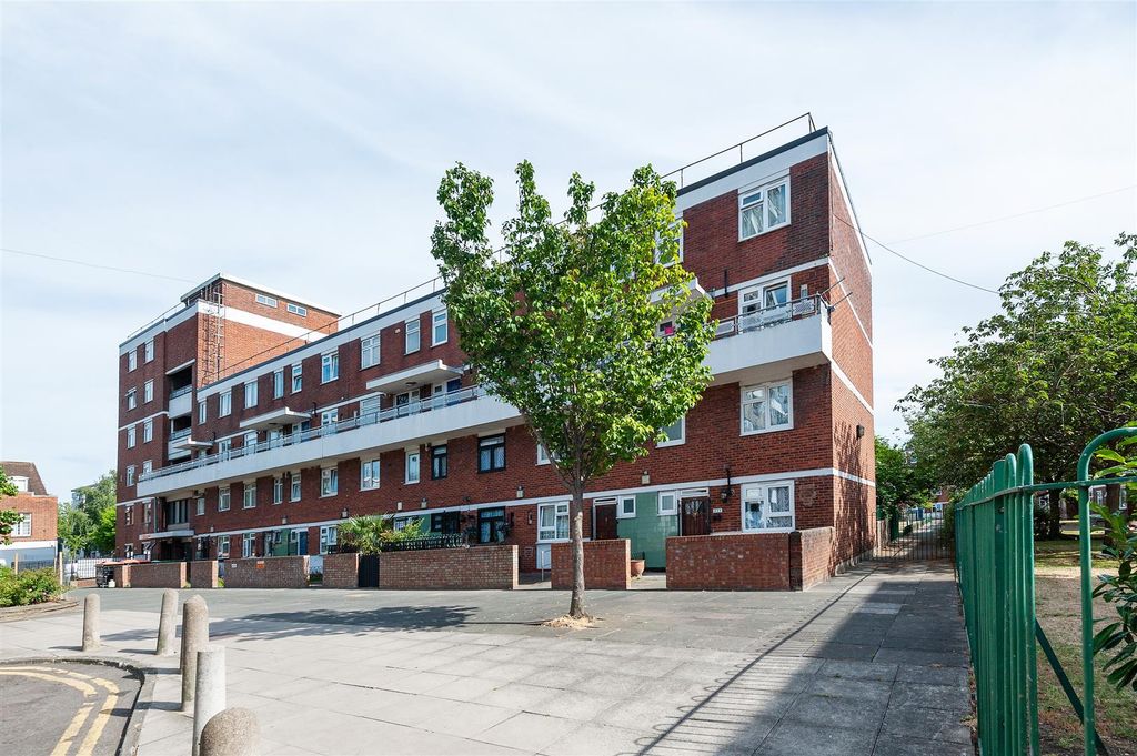Property photo 1 of 19 Fellows Court