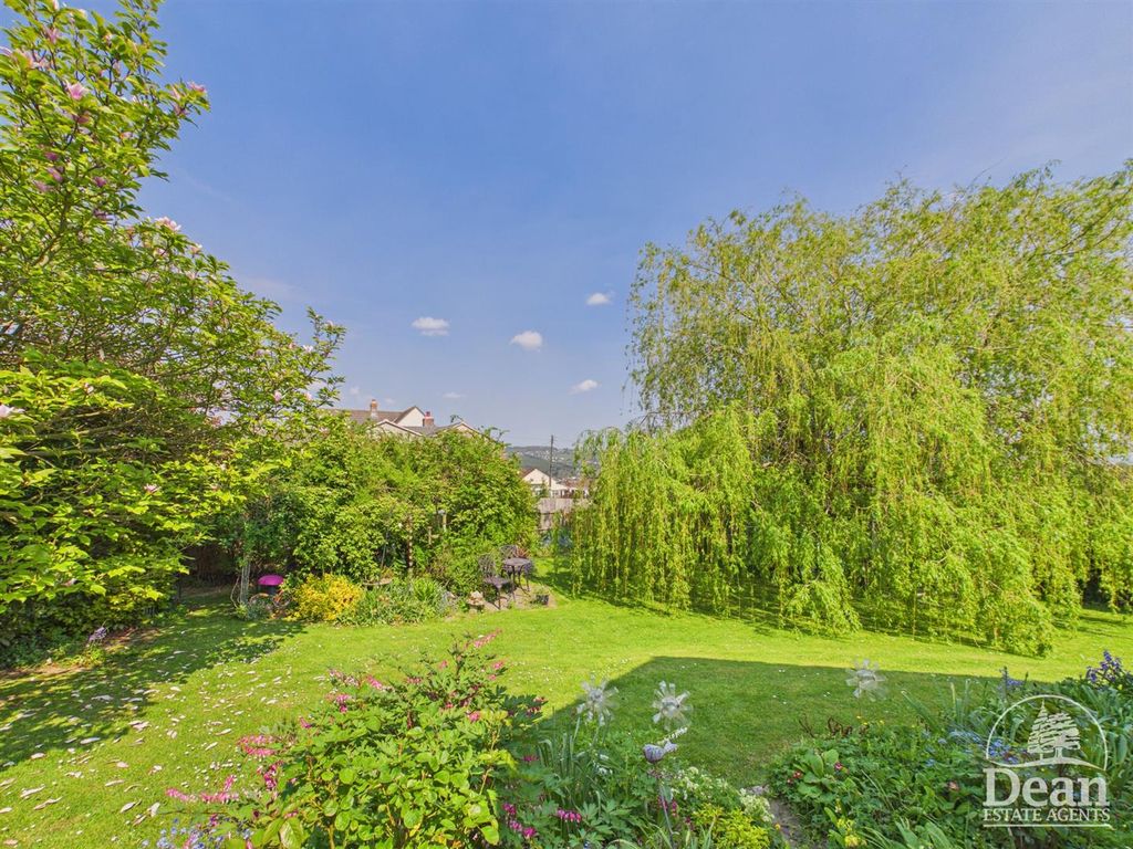 Property photo 2 of 31