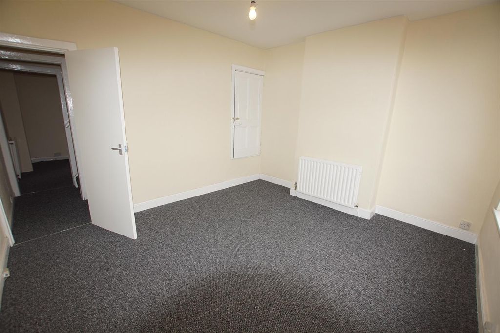 Property photo 3 of 6 Approach