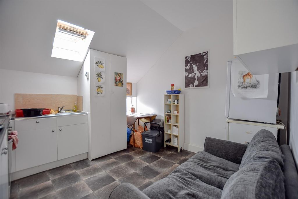 Property photo 3 of 30 Kitchen/Dining