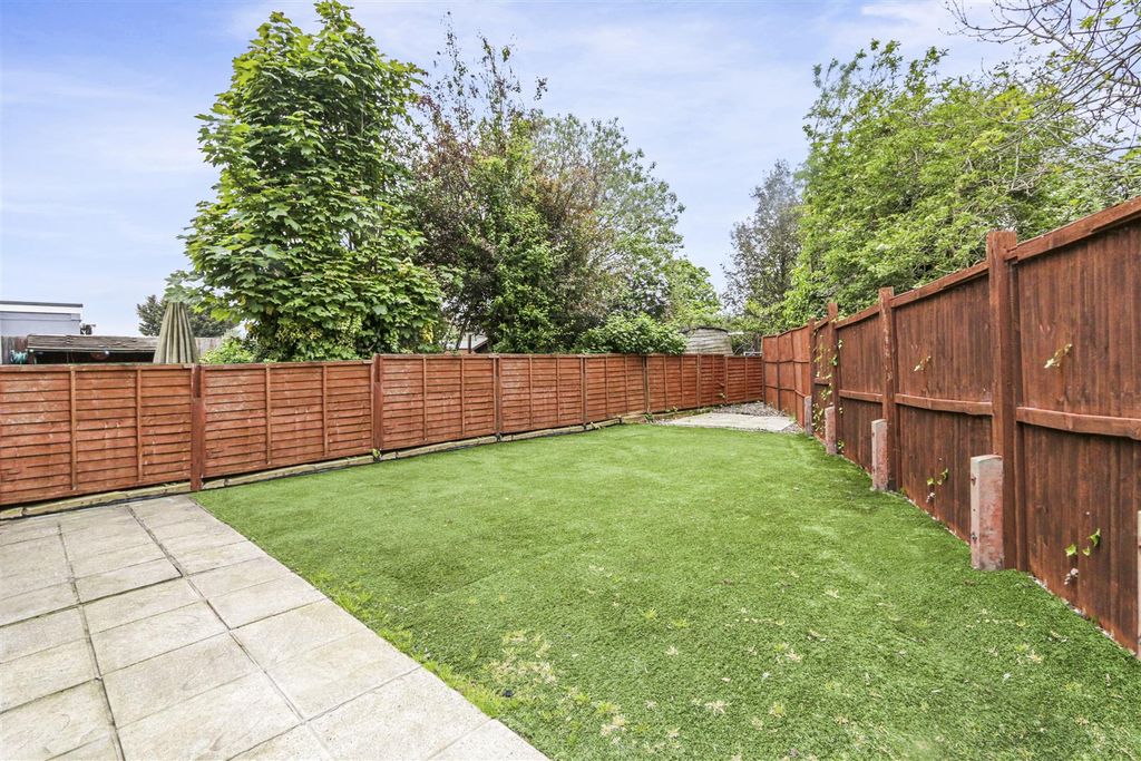 Property photo 3 of 18 Rt_Wt_Bxh_T_Job126_2 Wellan Close_24_0205202422262