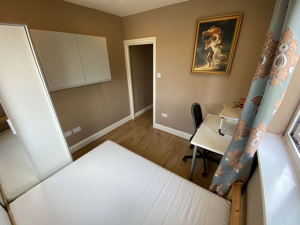Property photo 1 of 7 Room C