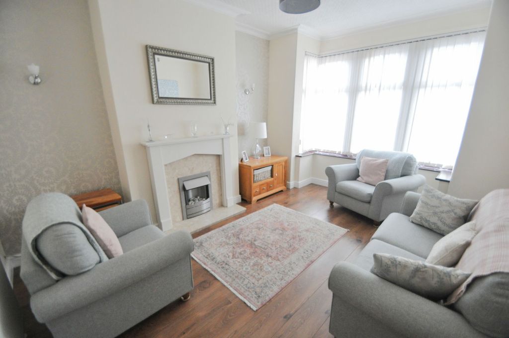 Property photo 2 of 33