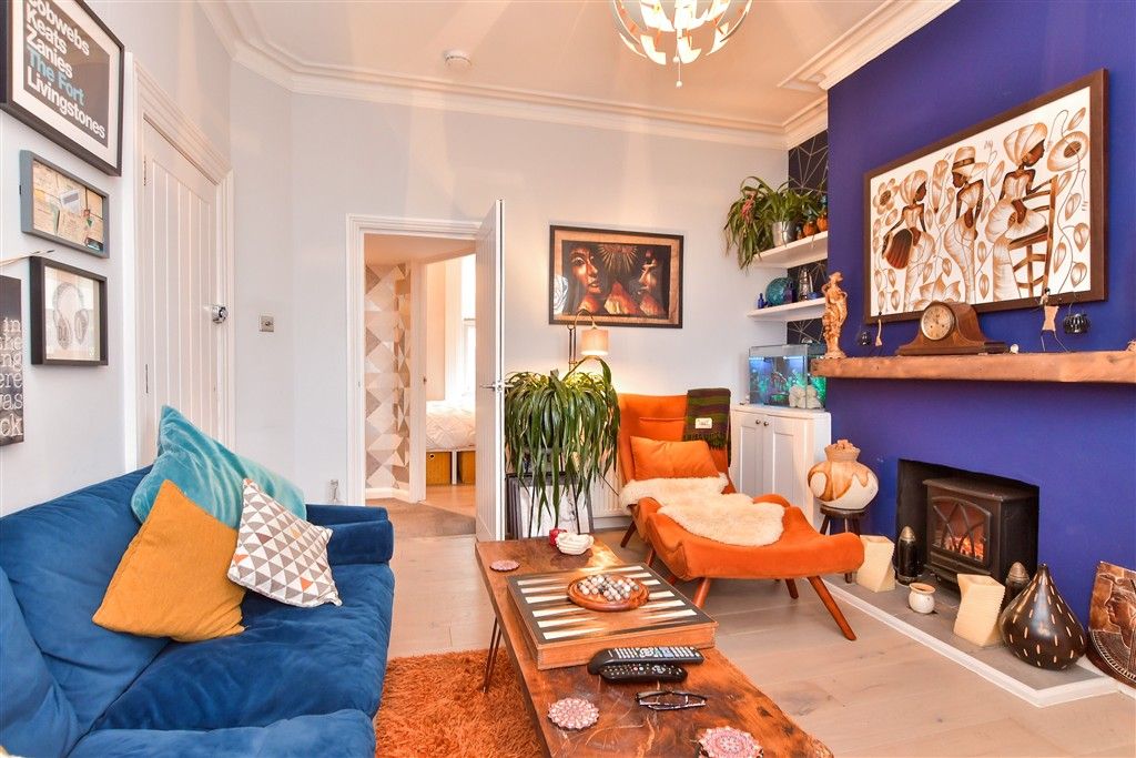 Property photo 3 of 12 Lounge