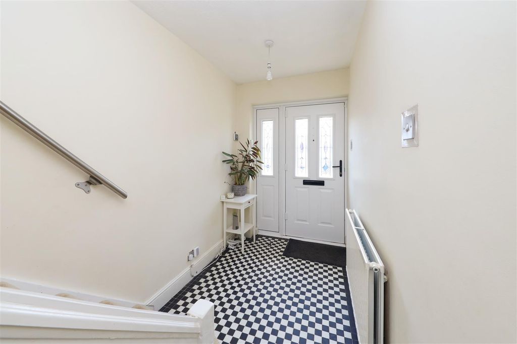 Property photo 3 of 19 Hall