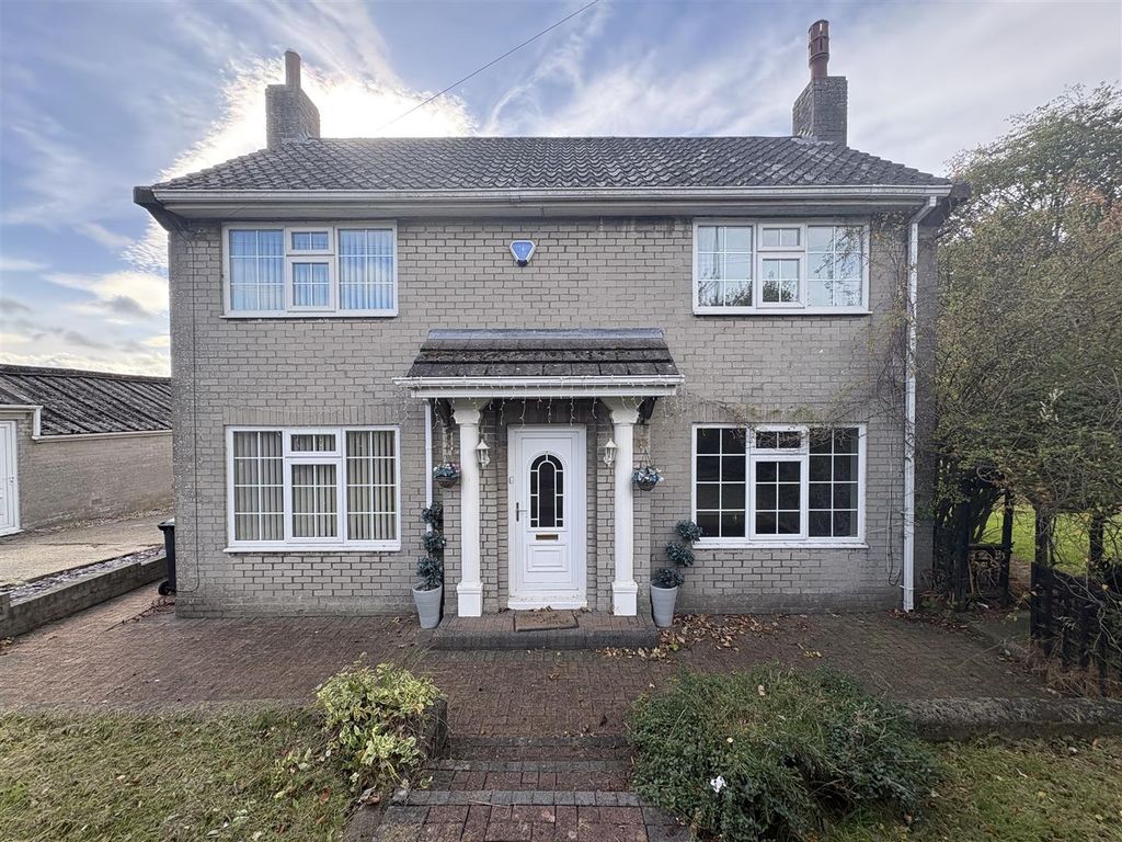 Property photo 2 of 21 Externally