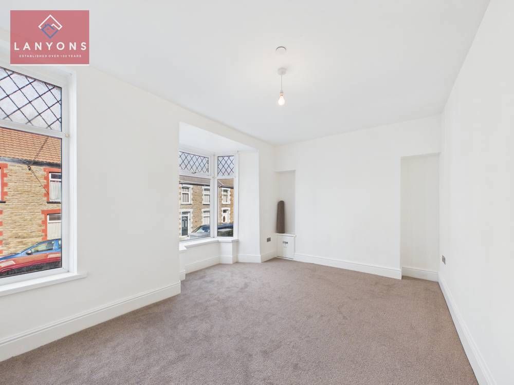 Property photo 3 of 12 Giraffe360-Still002