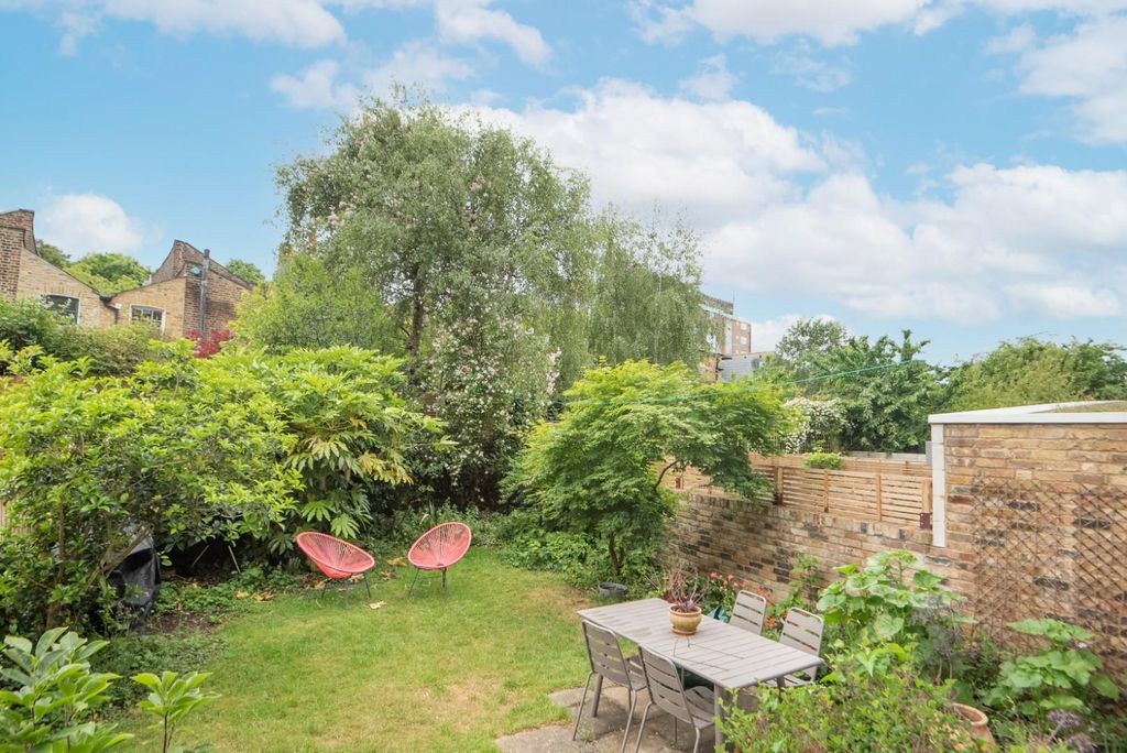 Property photo 2 of 13 Garden