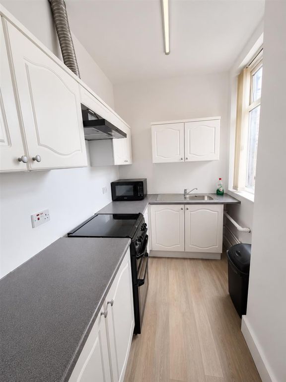 Property photo 3 of 6 Kitchen