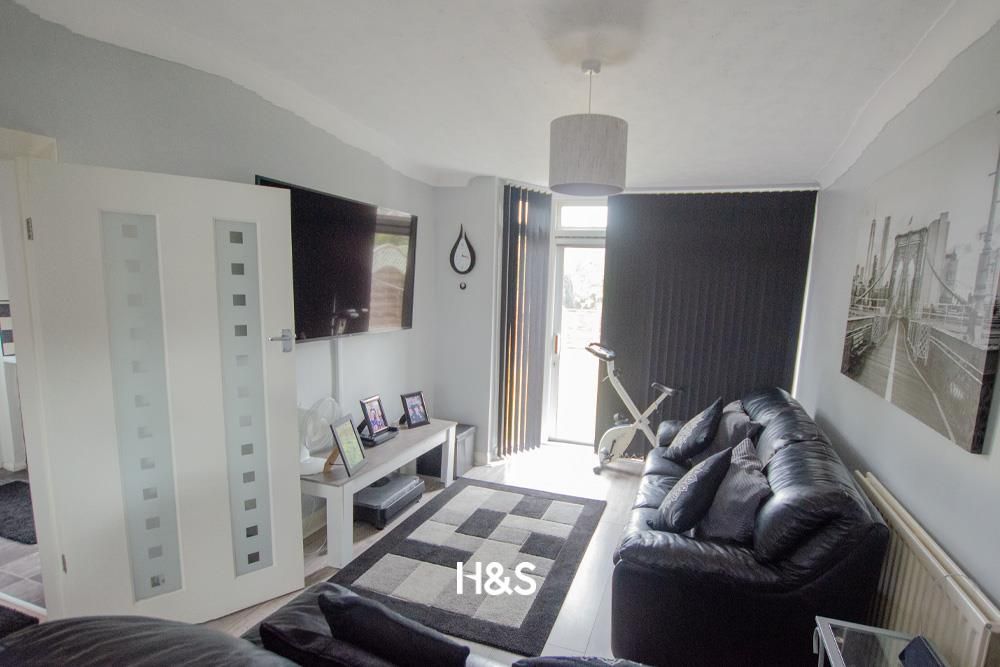 Property photo 2 of 15 191 Valley - Lounge1.Jpg