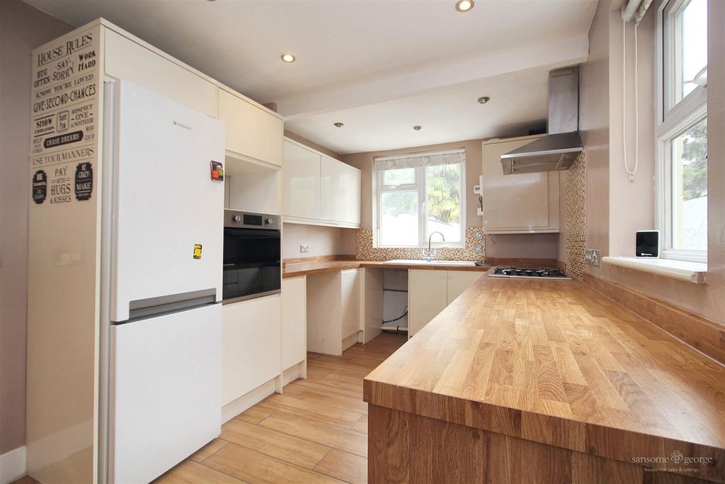 Property photo 3 of 21 Kitchen