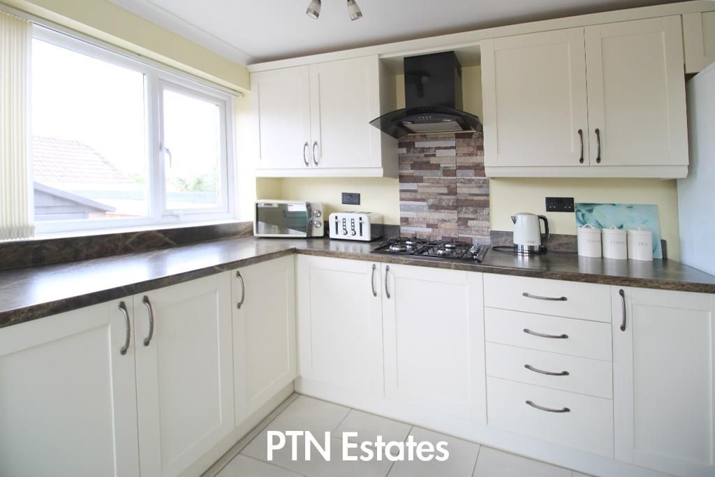 Property photo 3 of 15 Kitchen.Jpg