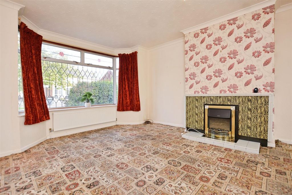 Property photo 3 of 18 Living Room