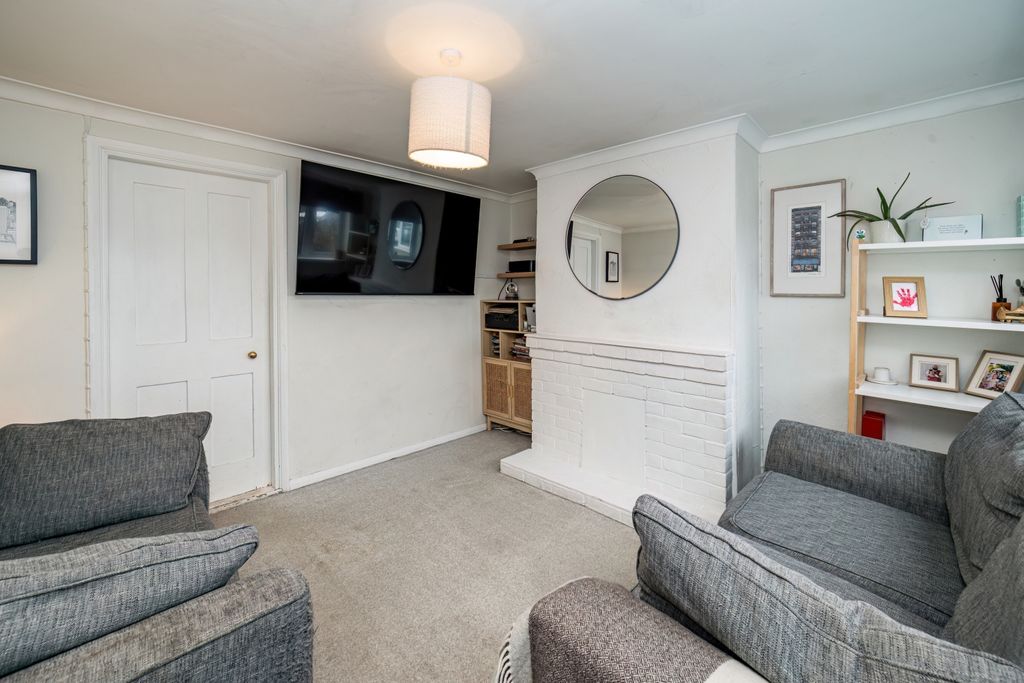 Property photo 3 of 11 Living Room