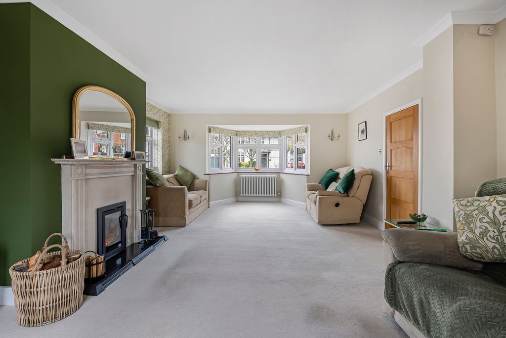 Property photo 2 of 27 Living Room