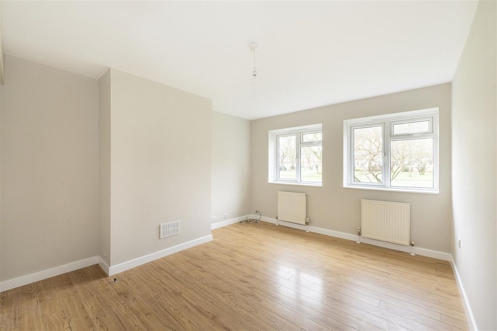 Property photo 2 of 12 Dsc_1898.Jpg