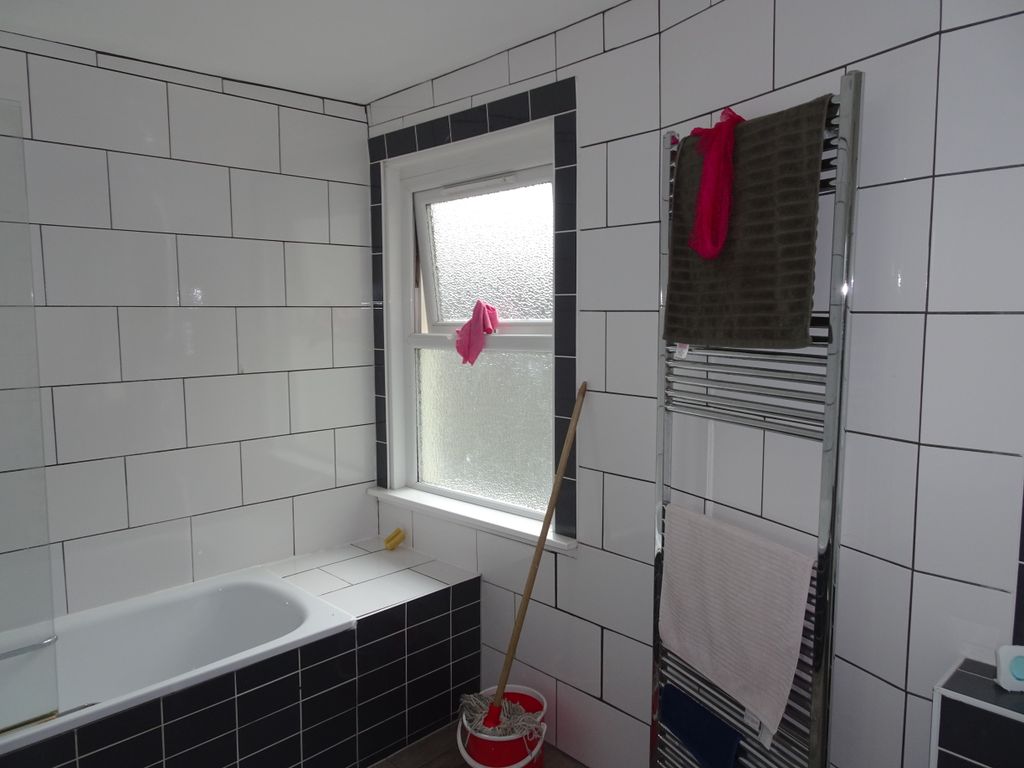 Property photo 3 of 6 Bathroom