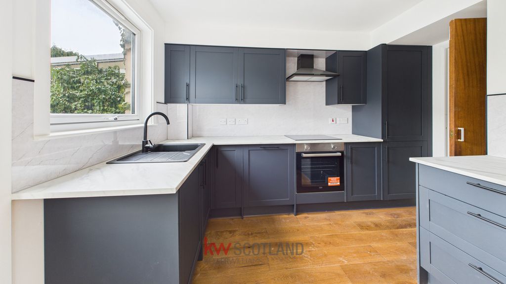 Property photo 2 of 26