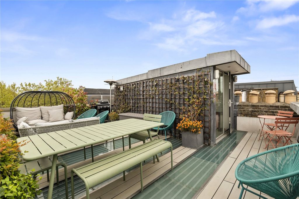 Property photo 3 of 19 Roof Terrace